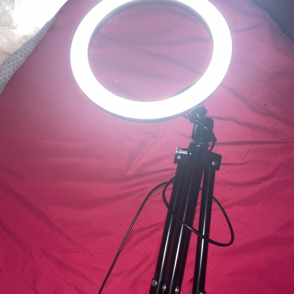 LED Ringlight (3 Light modes) Can extend taller